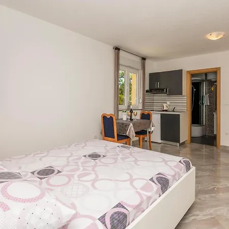 Lovely In With Wifi Krvavica