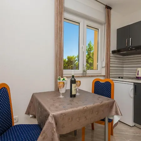 Lovely In With Wifi Krvavica